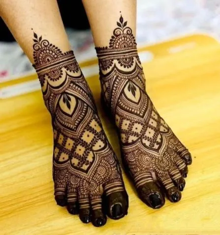 Leg Mehndi Design