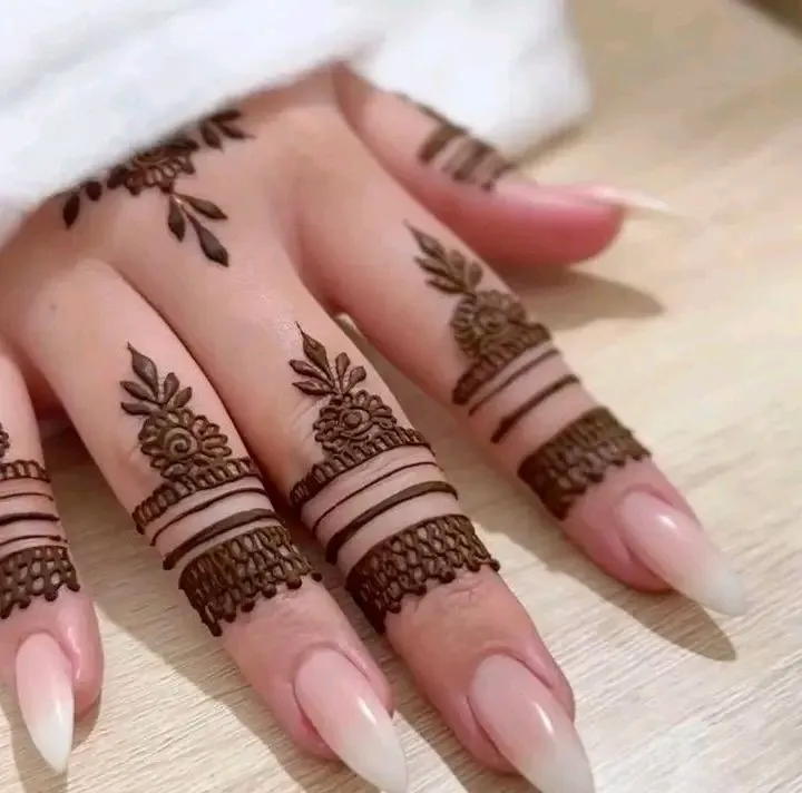 back finger mehndi design photo