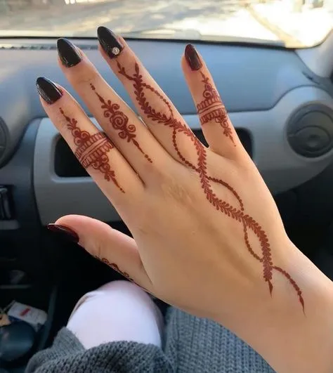 back finger mehndi design pic