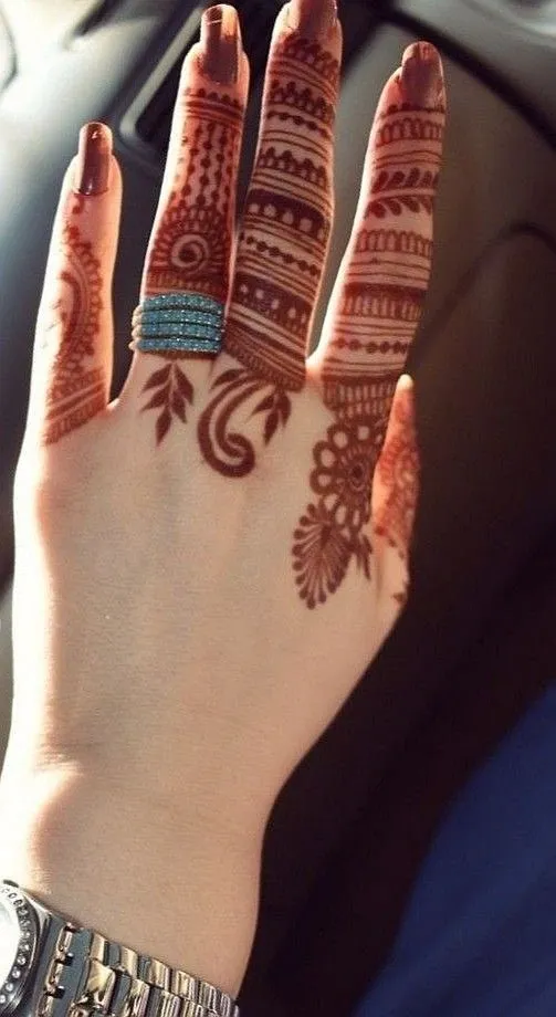 back finger mehndi design pictures