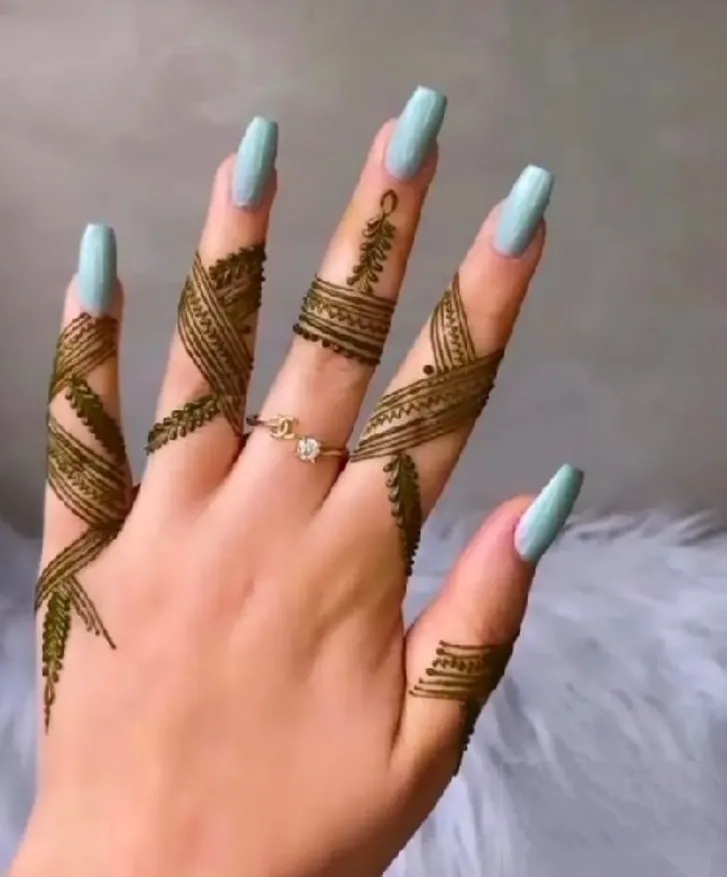 back finger mehndi design