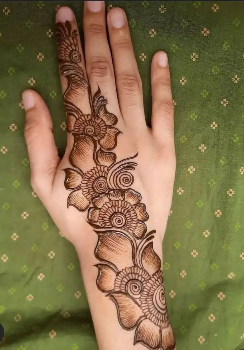 back hand easy mehndi design pic