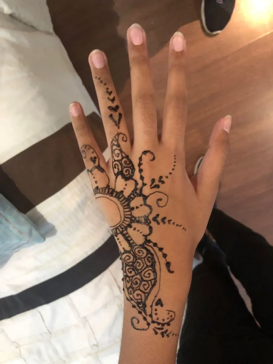 back hand easy mehndi design