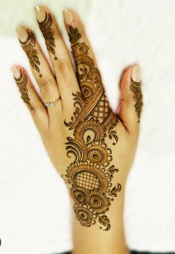 back hand mehndi design
