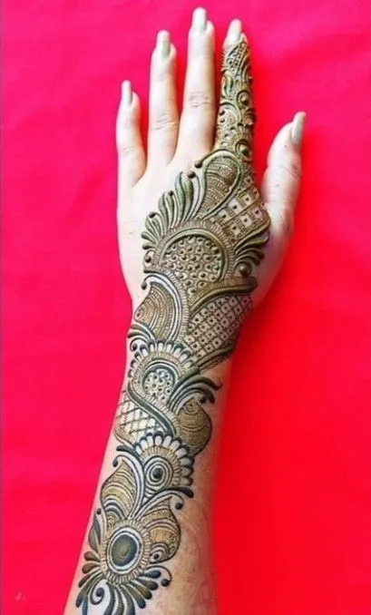 back hand mehndi design pic