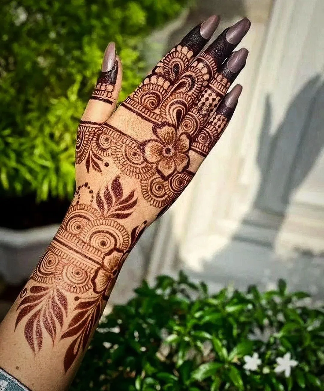 Back Hand Mehndi Design