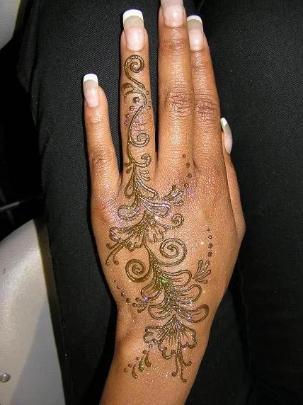 back hand mehndi photos