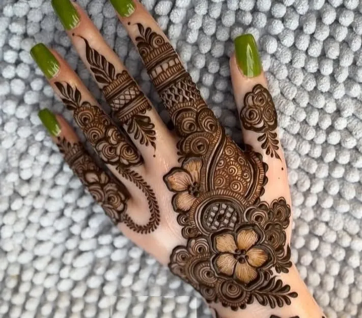 back side hand mehndi design pic