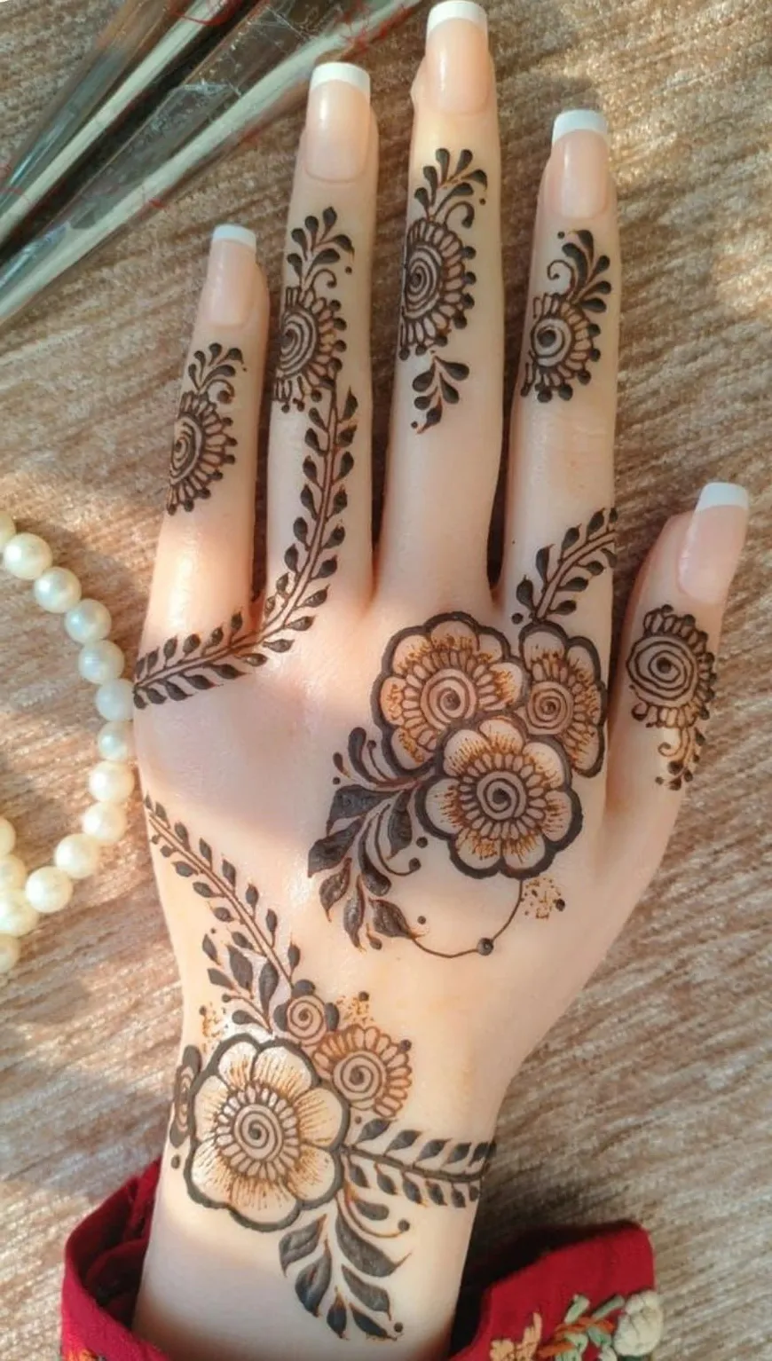 back side hand mehndi design picture