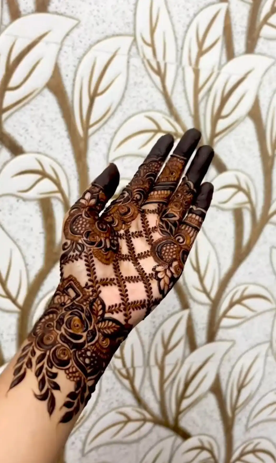beautiful front hand mehndi design images