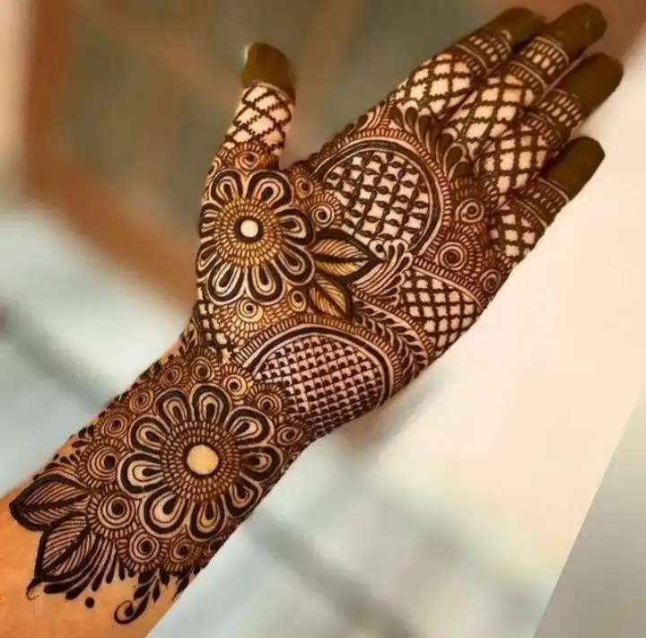 beautiful front hand mehndi design pics
