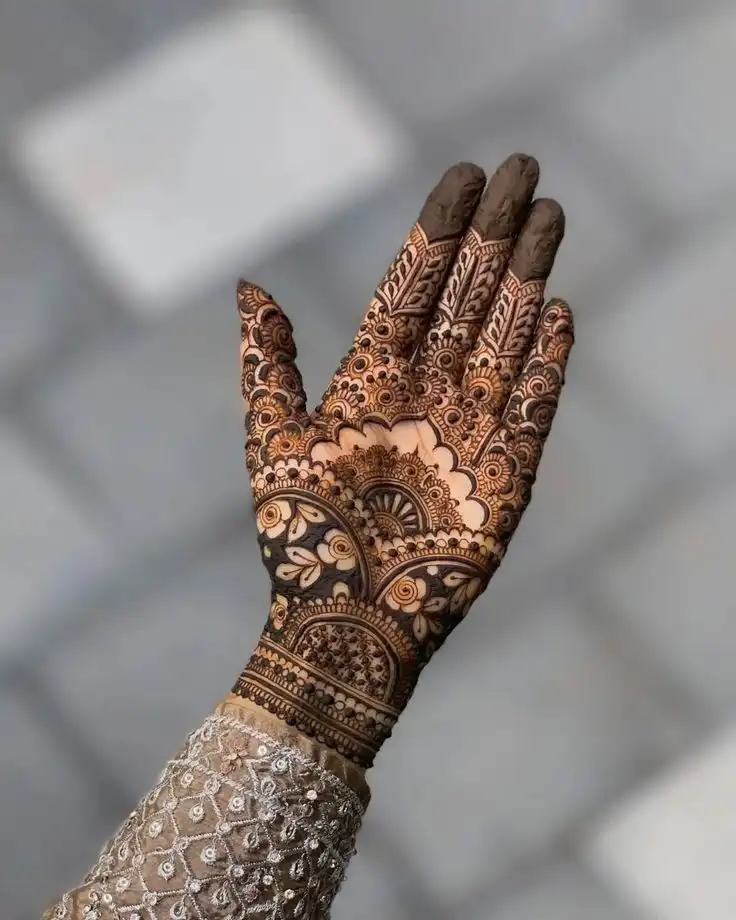 beautiful front hand mehndi designs pic