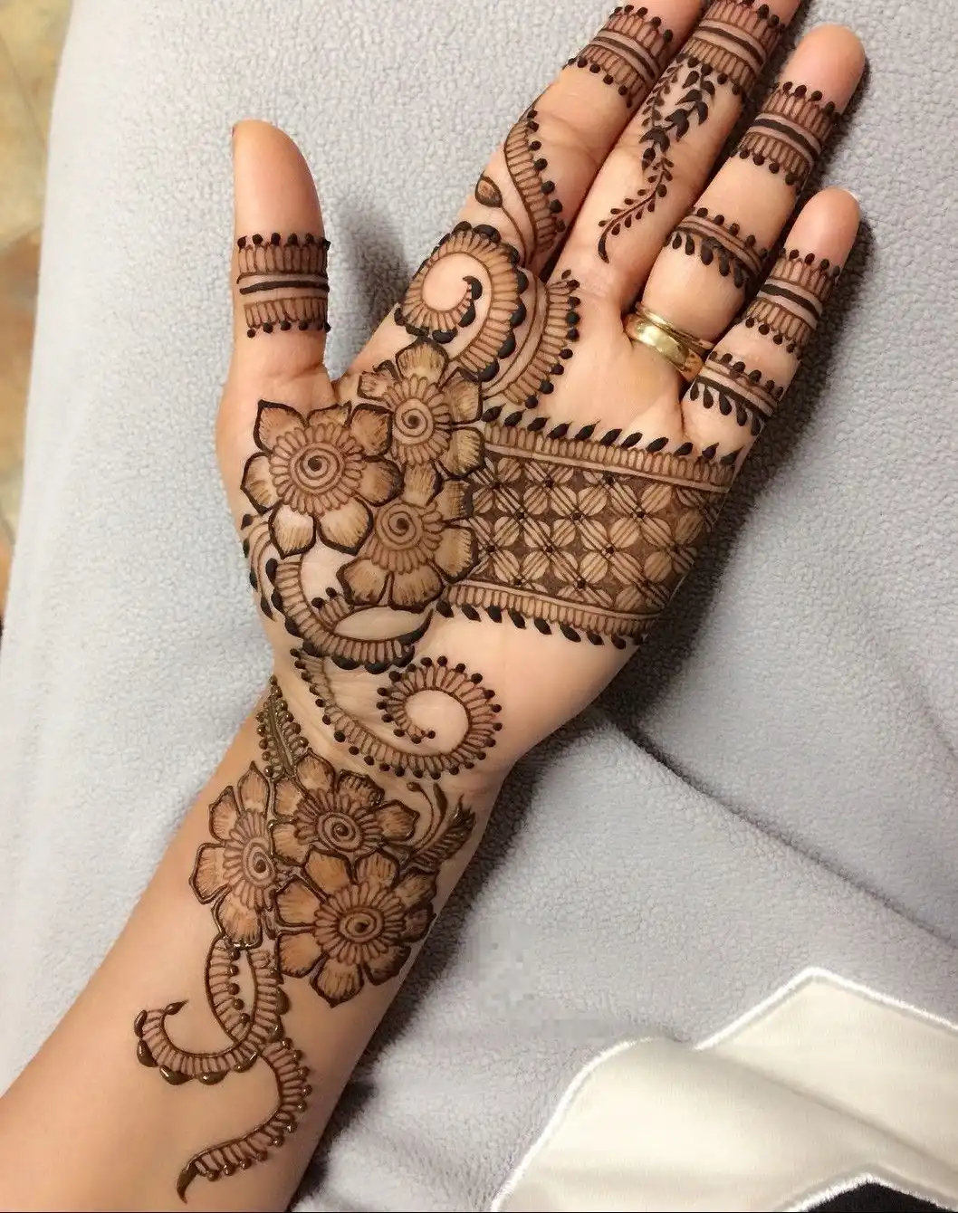 beautiful front hand mehndi designs