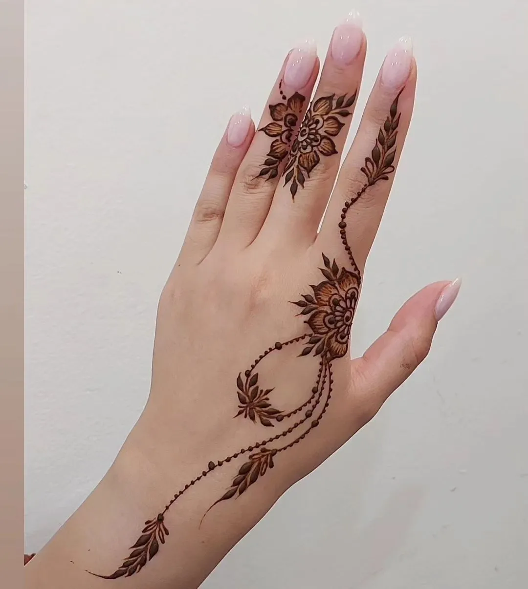 easy back hand mehndi design image
