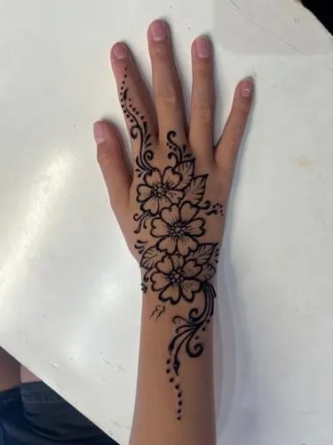 easy back hand mehndi design picture