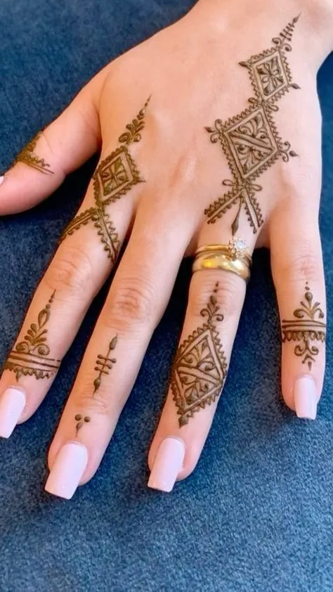 easy finger mehndi design photo