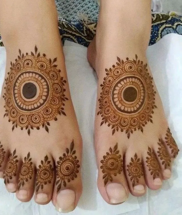 easy leg mehndi design images