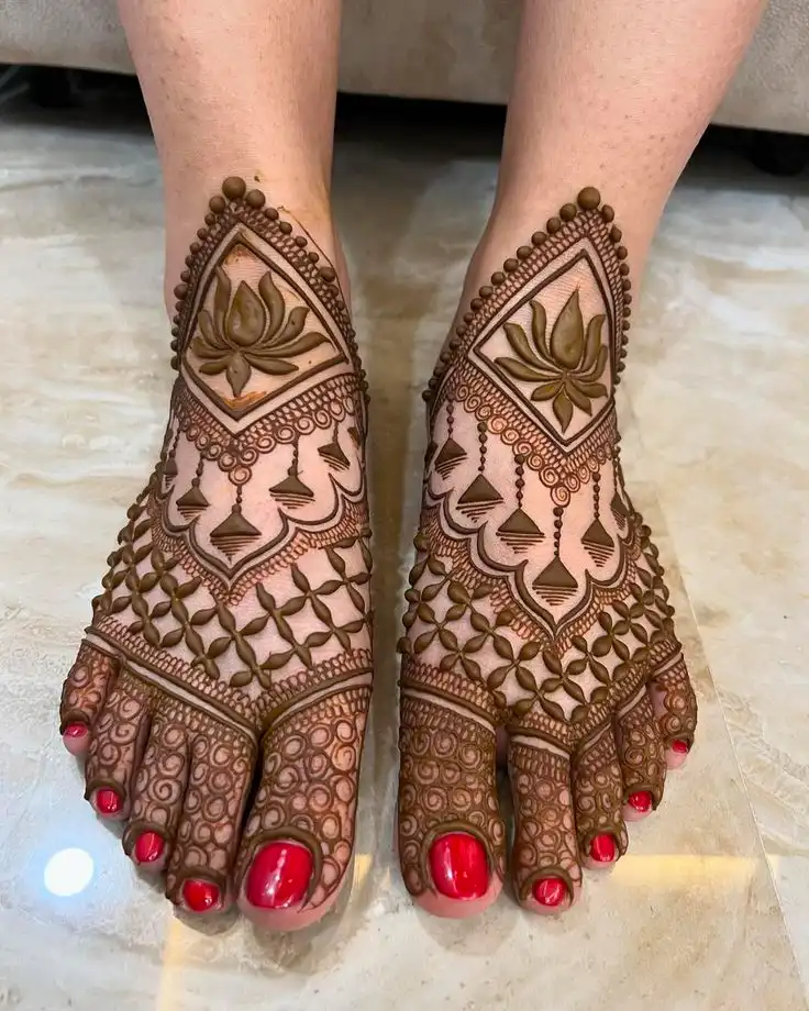 easy leg mehndi design photo