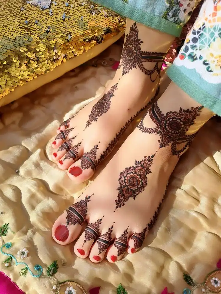 easy leg mehndi design photos