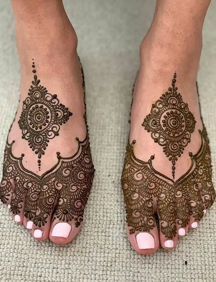 easy leg mehndi design pic