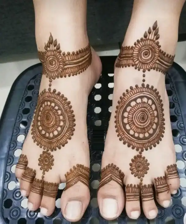 easy leg mehndi design pictures