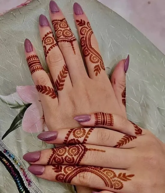 easy simple finger mehndi design image