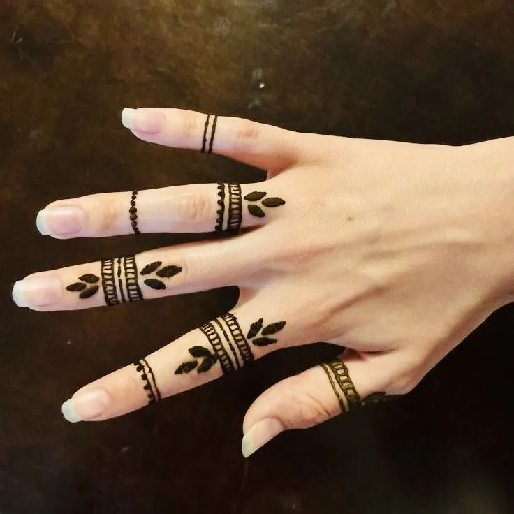 easy simple finger mehndi design photo