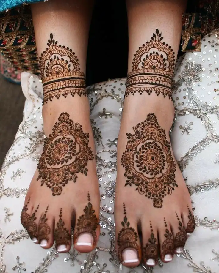 easy simple leg mehndi pic