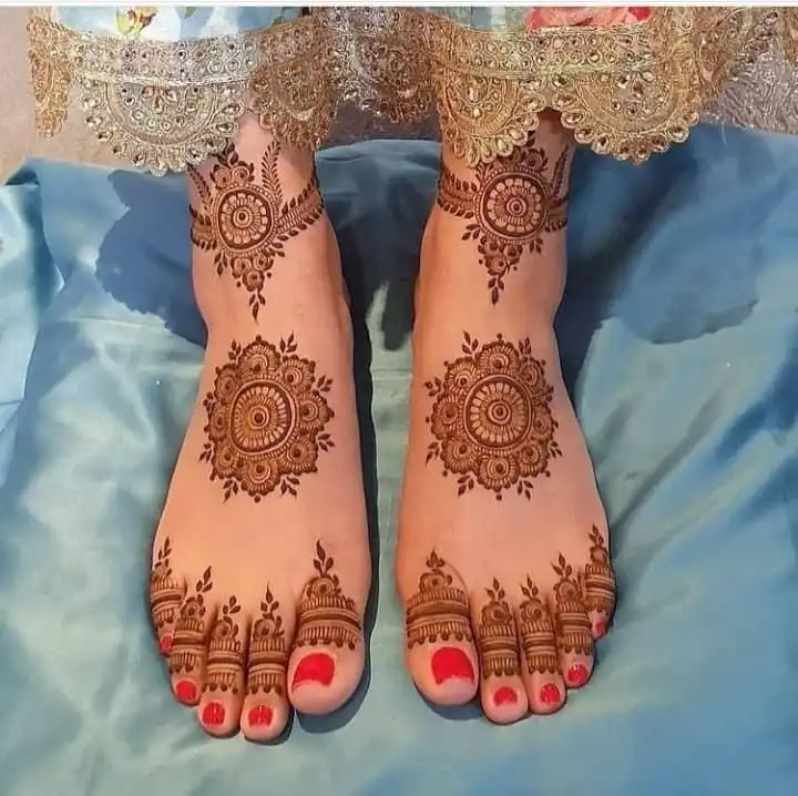 easy simple leg mehndi pics