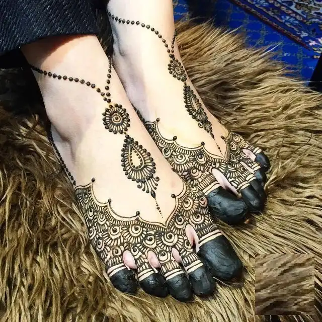 easy simple leg mehndi picture