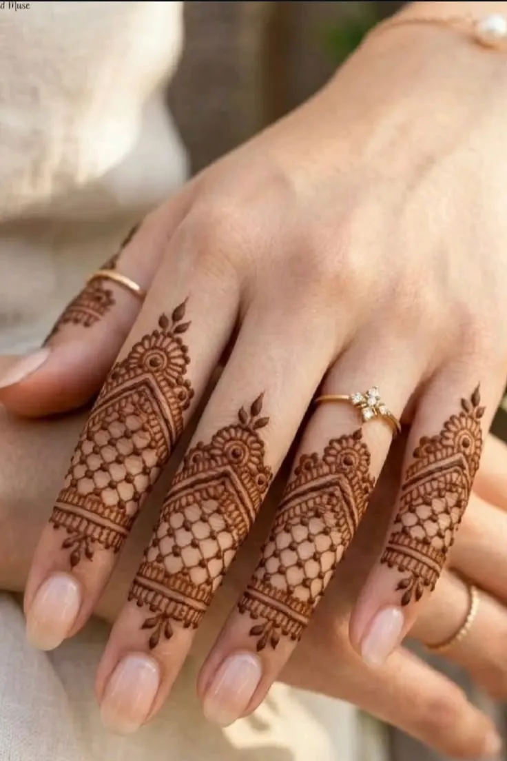 Finger Mehndi Design