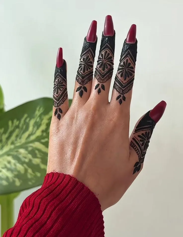 finger mehndi design image