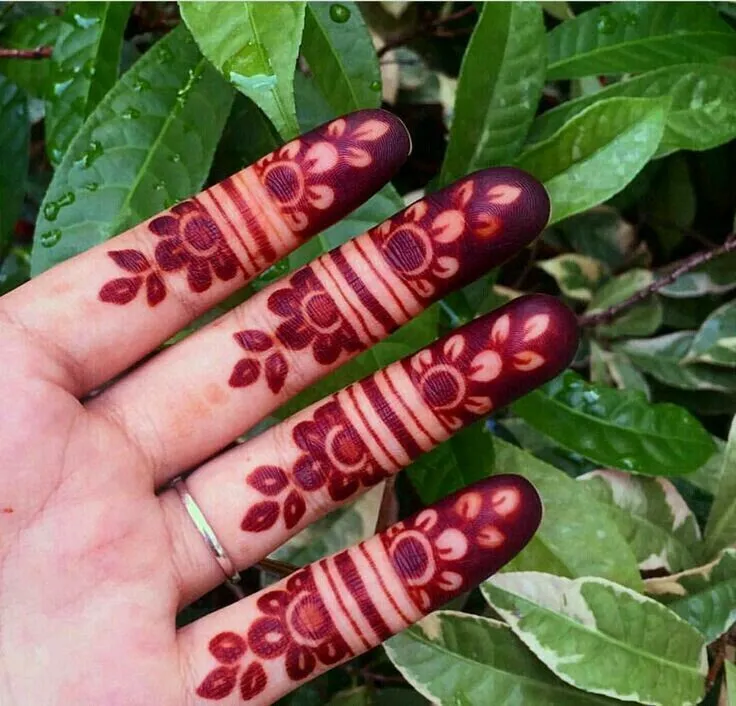 finger mehndi design photo