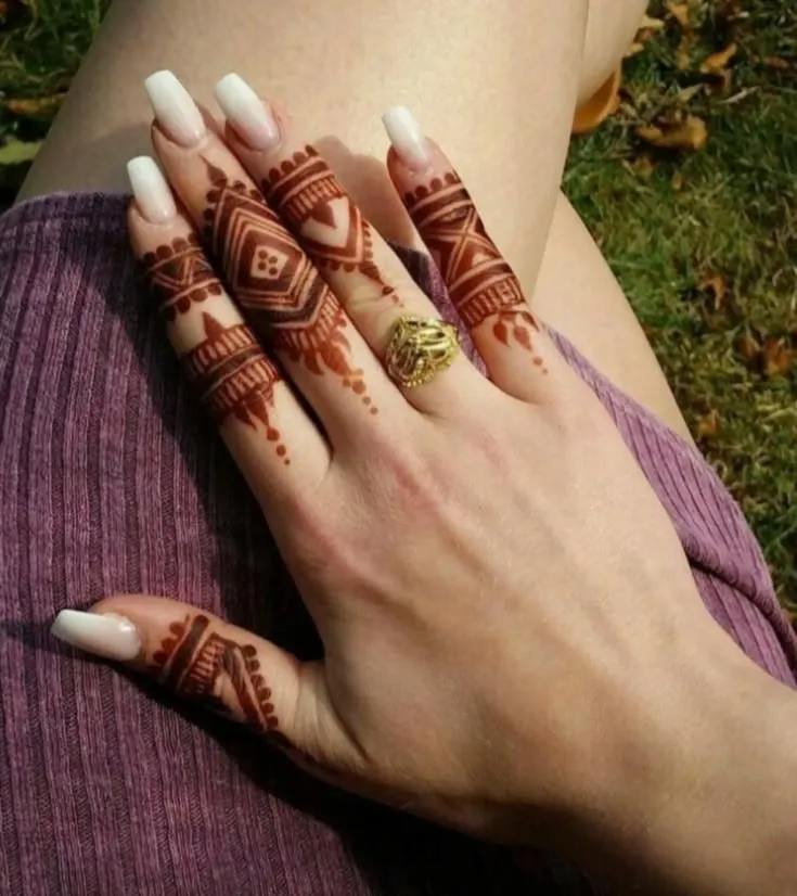 finger mehndi design photo