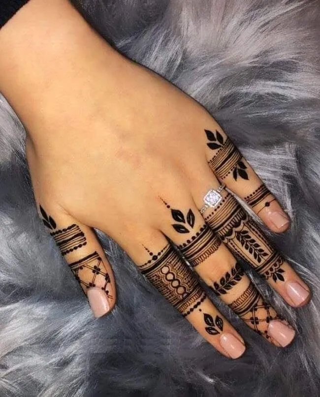 finger mehndi design pic