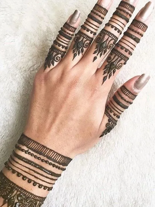 finger mehndi design pics