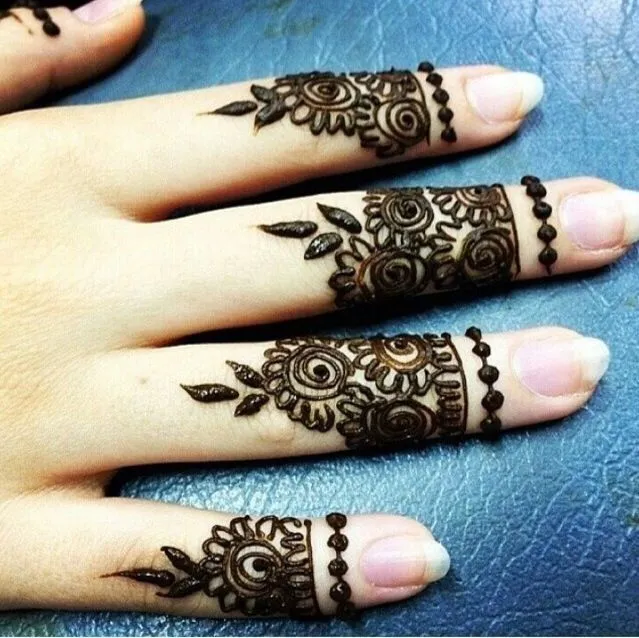 finger mehndi design simple