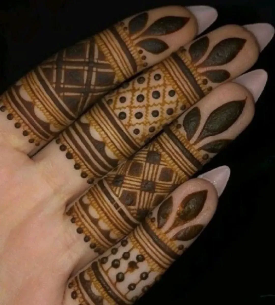 front finger mehndi design photo