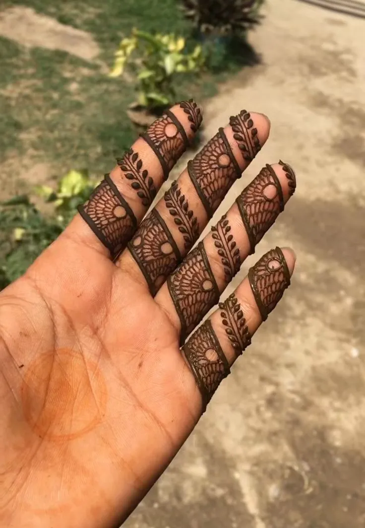 front finger mehndi design photo