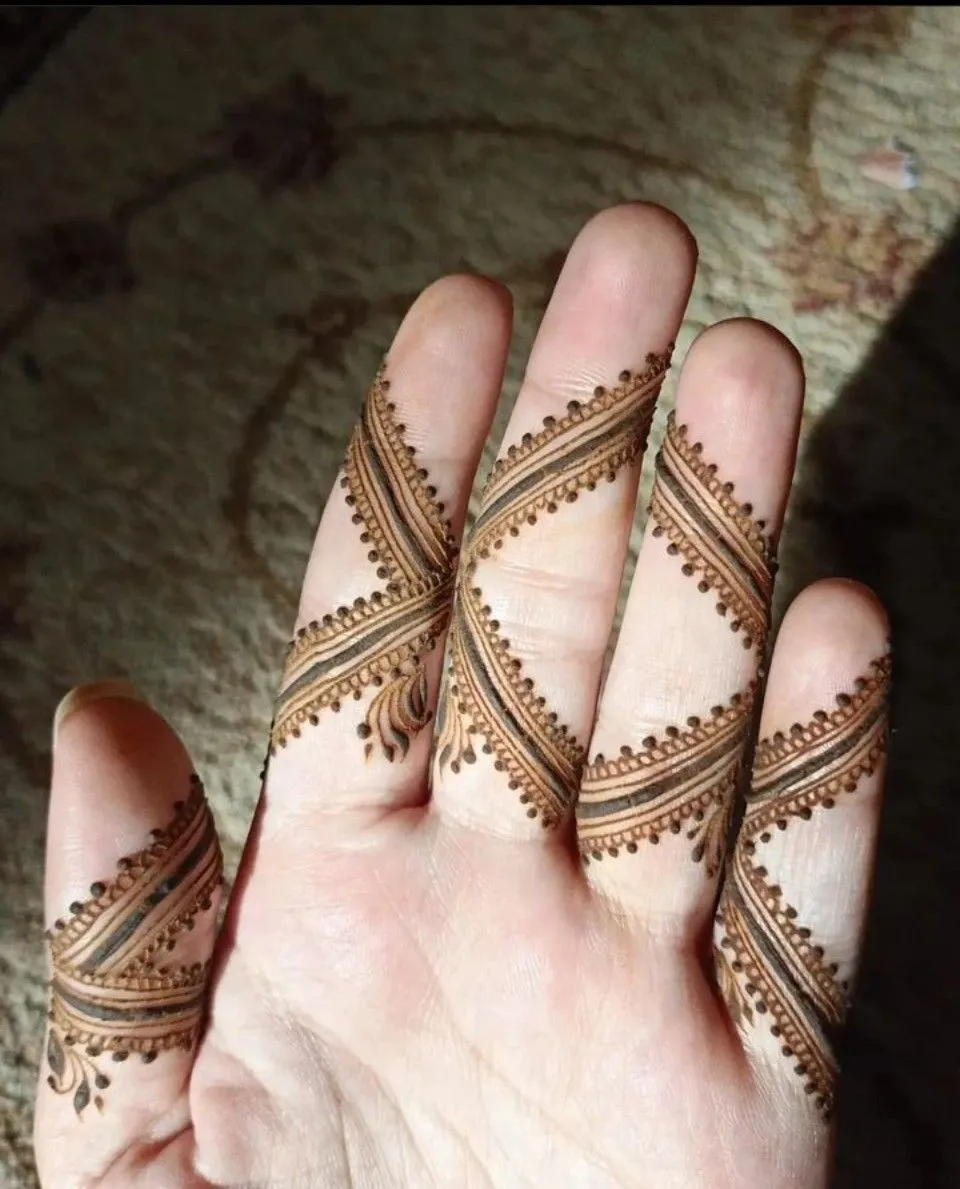 front finger mehndi design