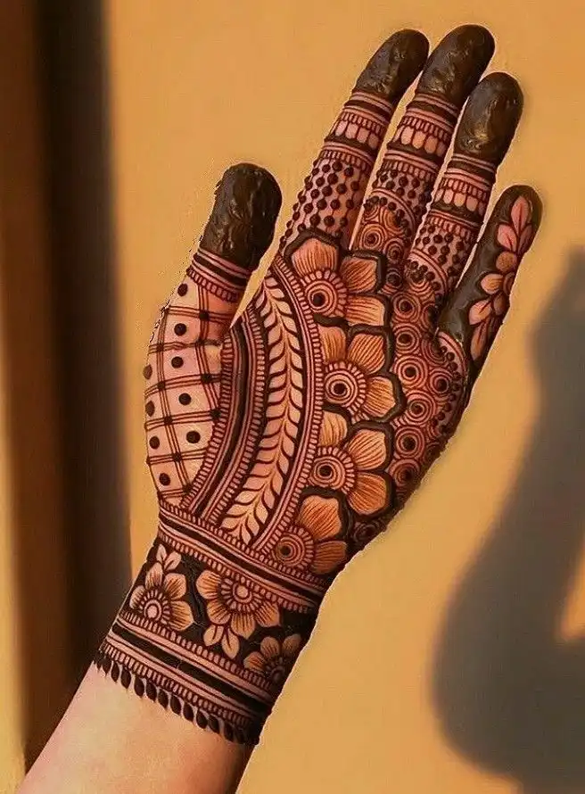 front hand mehndi design
