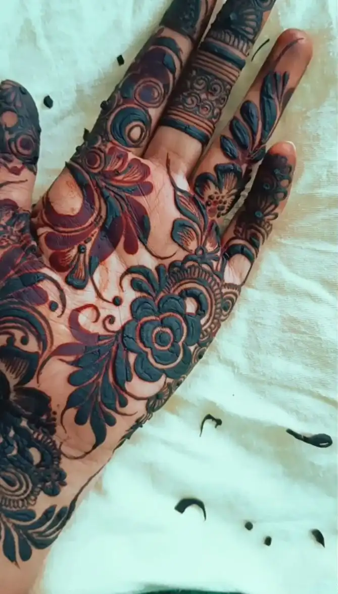 front hand mehndi design pics
