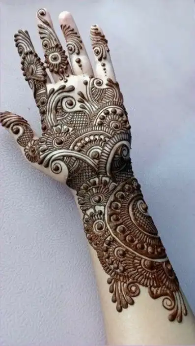 front hand mehndi pic
