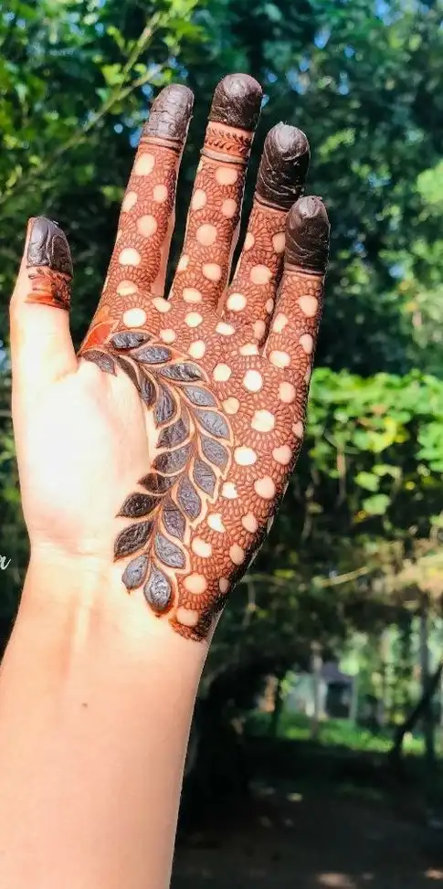 front hand mehndi pictures