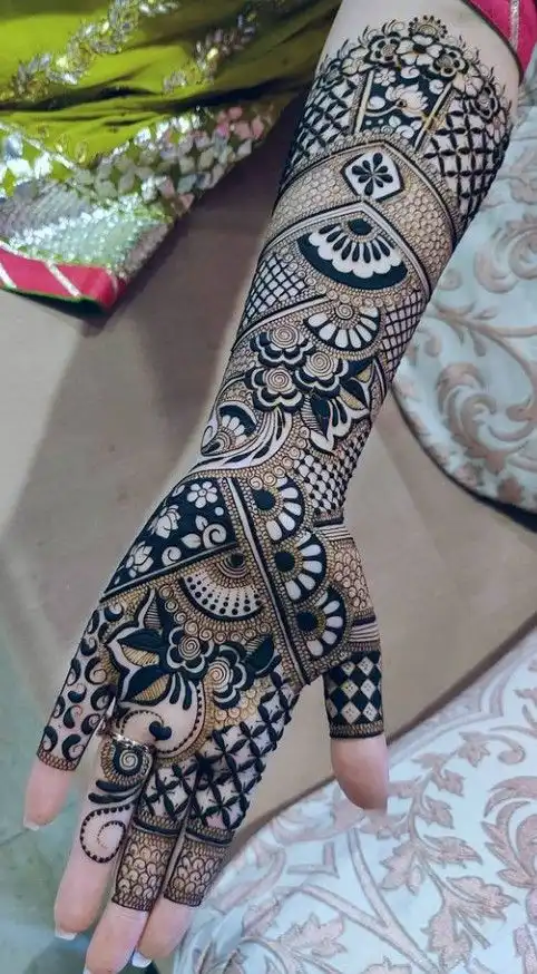 full hand mehndi photo