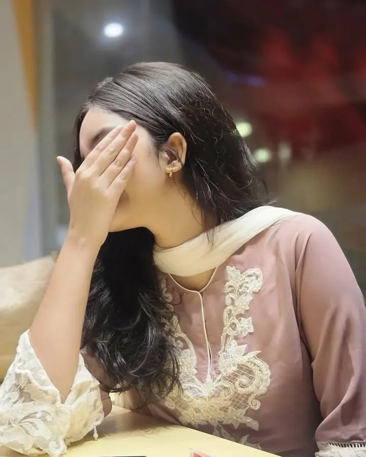 Hidden Face Dp For Girl