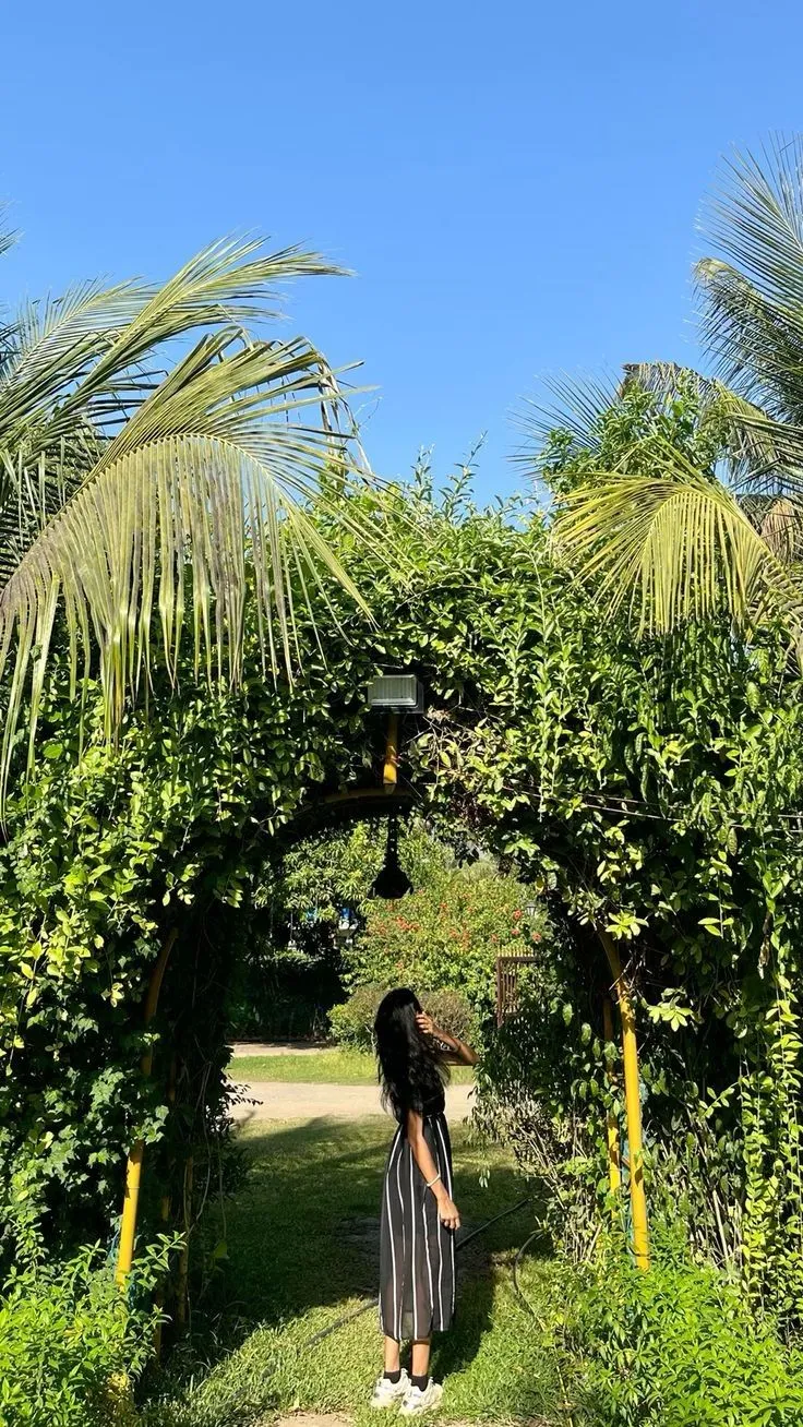 hidden face girl photo