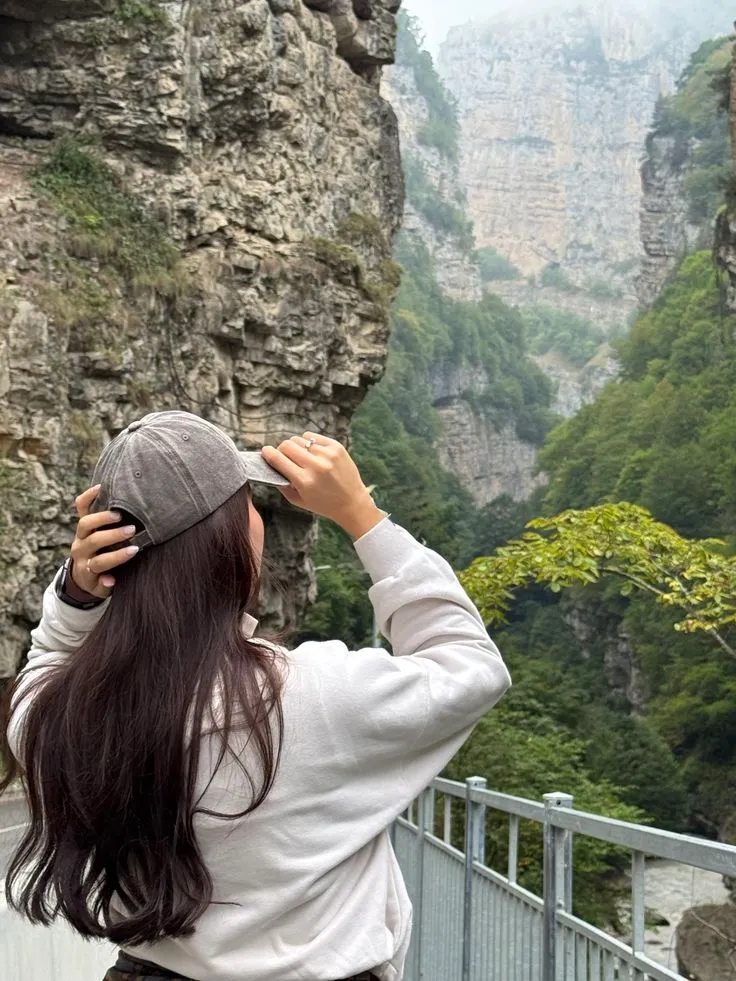 hidden face girl pic download