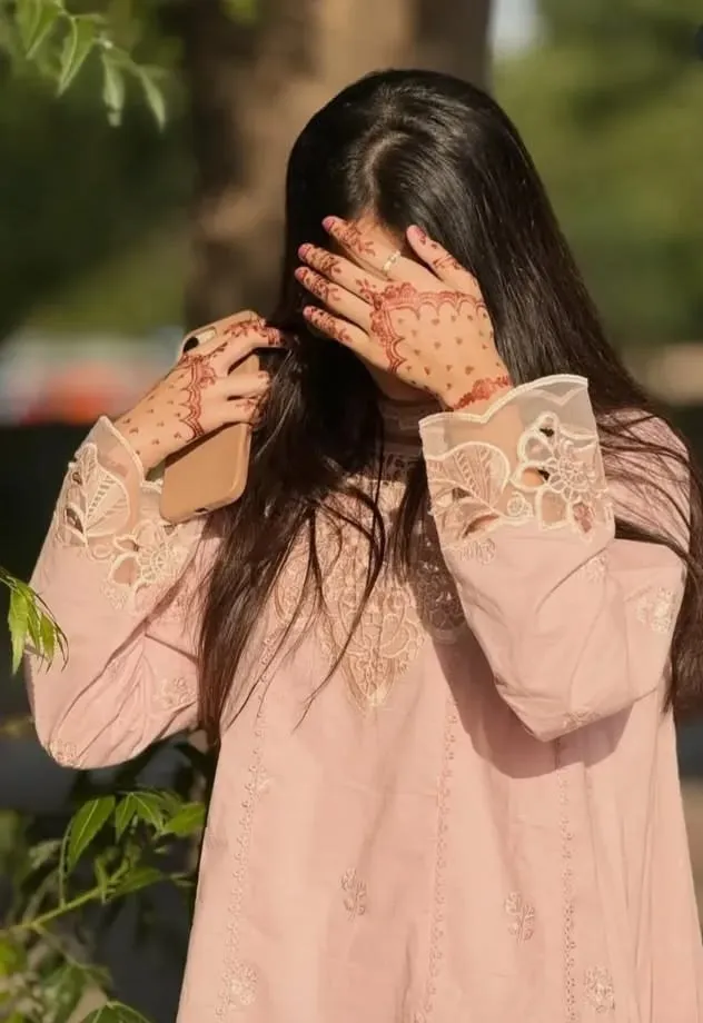 Hidden Face Profile Photo For Girls
