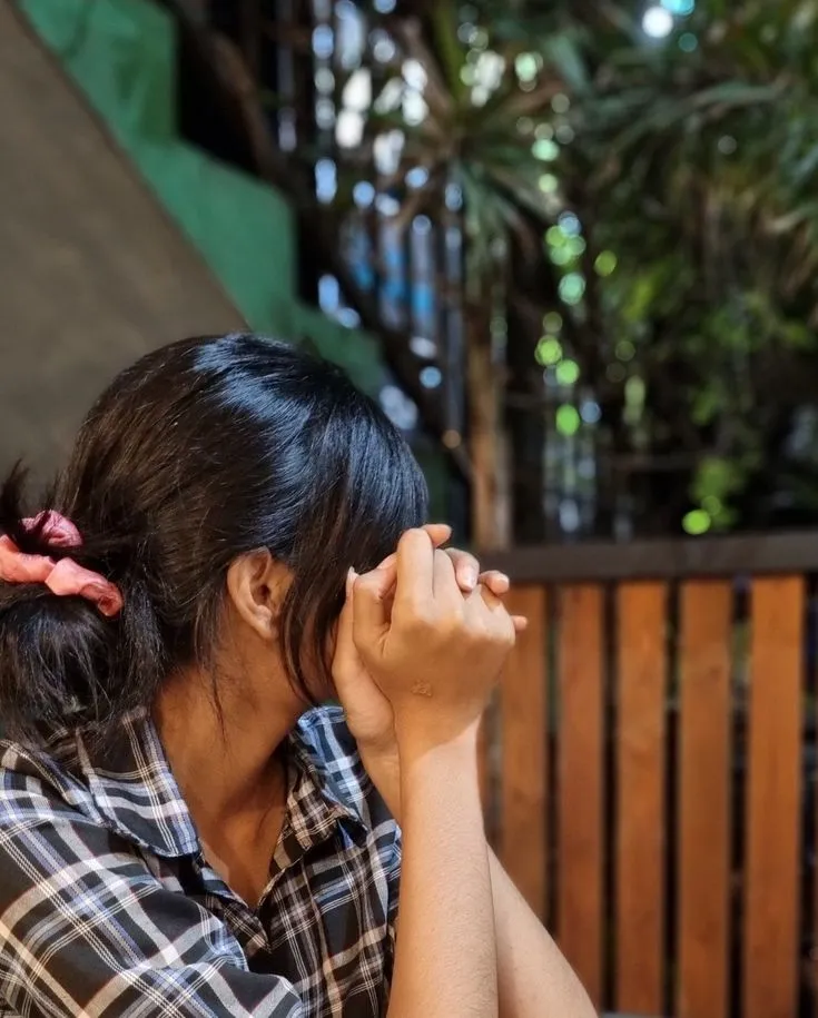 Hidden Face Profile Pic For Girls